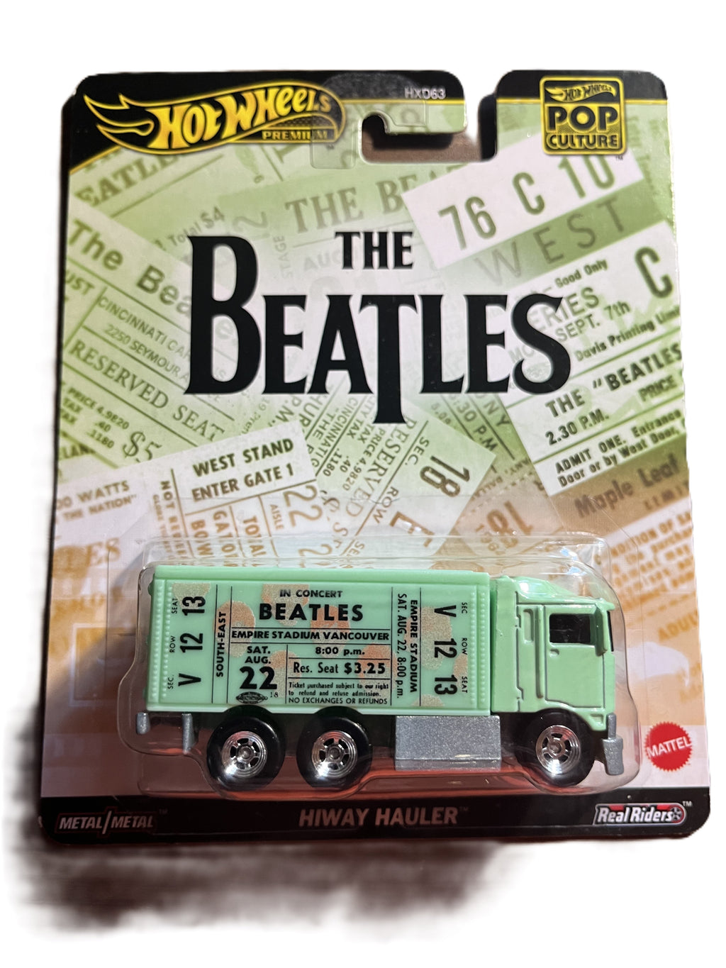Hot Wheels HVJ45 - Hiway Hauler - The Beatles - Premium