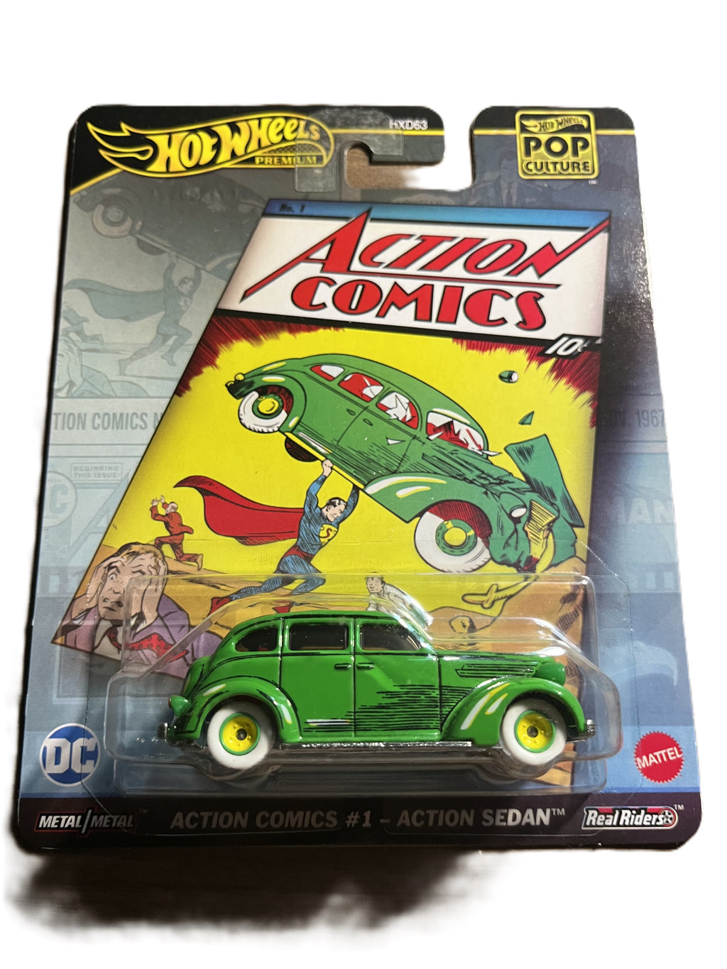 Hot Wheels HVJ50 - Action Comics 1 - Action Sedan - Premium