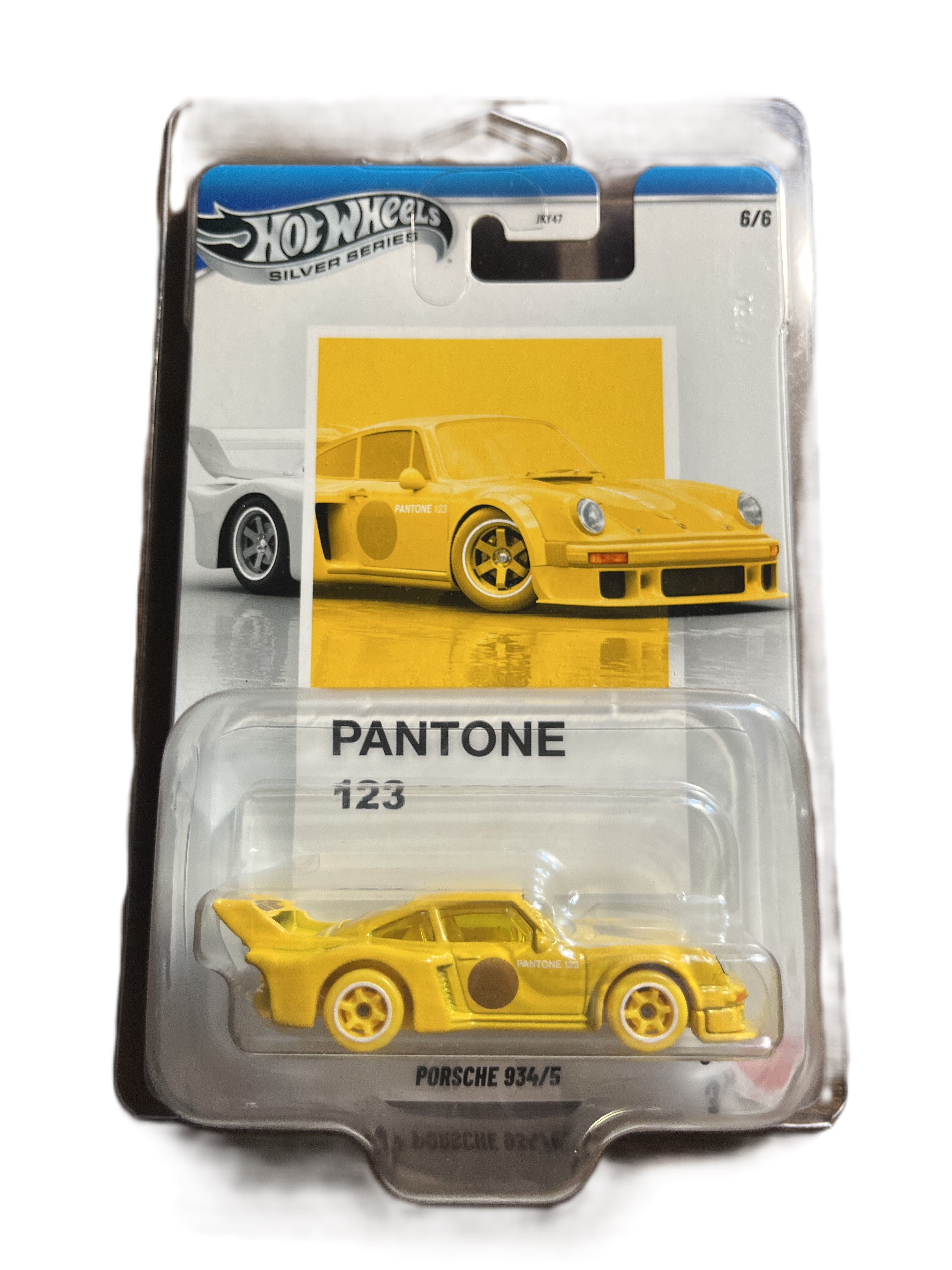 Hot Wheels JKY53 - Porsche 934/5 - Pantone 6/6 - Chase Car - long Card Silver Series - incl. Protector Pack