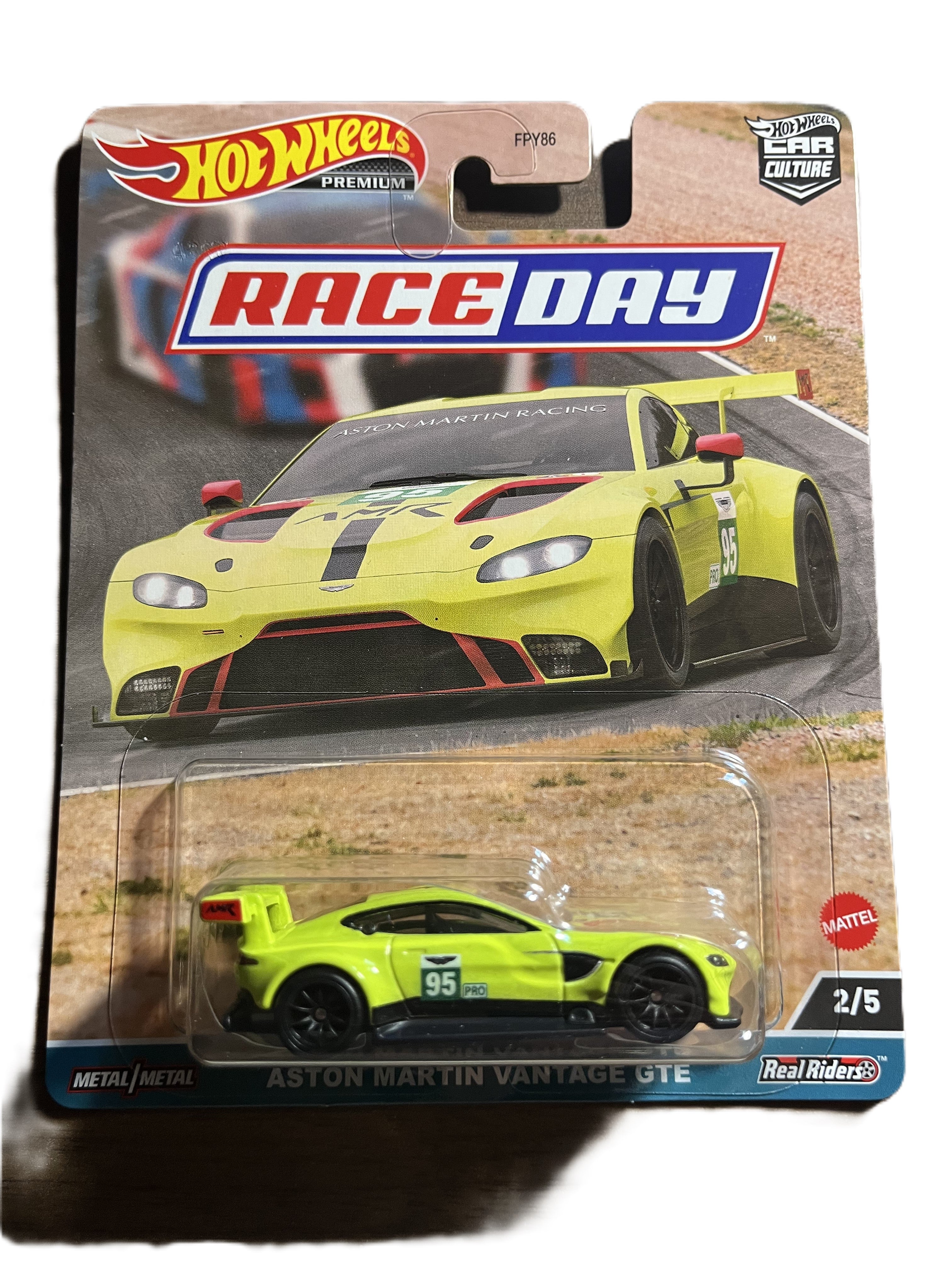 Hot Wheels HKC60 - Aston Martin Vantage GTE - Race Day 2/5 - Premium