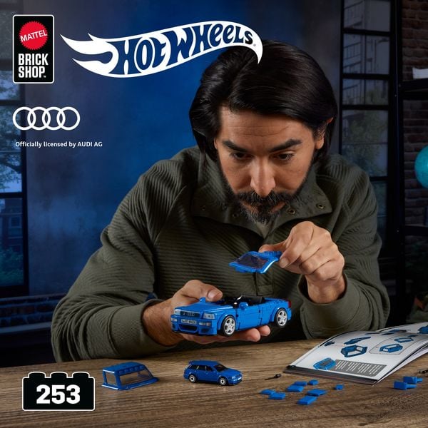 Mattel Brick Shop JGR28, Hot Wheels 94 Audi Avant RS2 Bauspielzeugset (253 Teile), Für Sammler